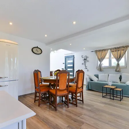 Stunning Villa Kate With Pool, Zadar County *