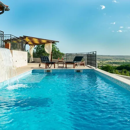 Stunning Villa Kate With Pool, Zadar County וילה