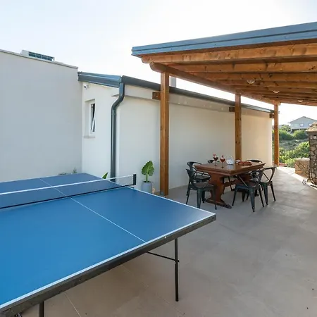 Stunning Villa Kate With Pool, Zadar County וילה *